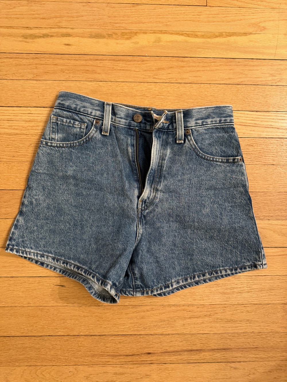 Levi’s Women’s mom Shorts